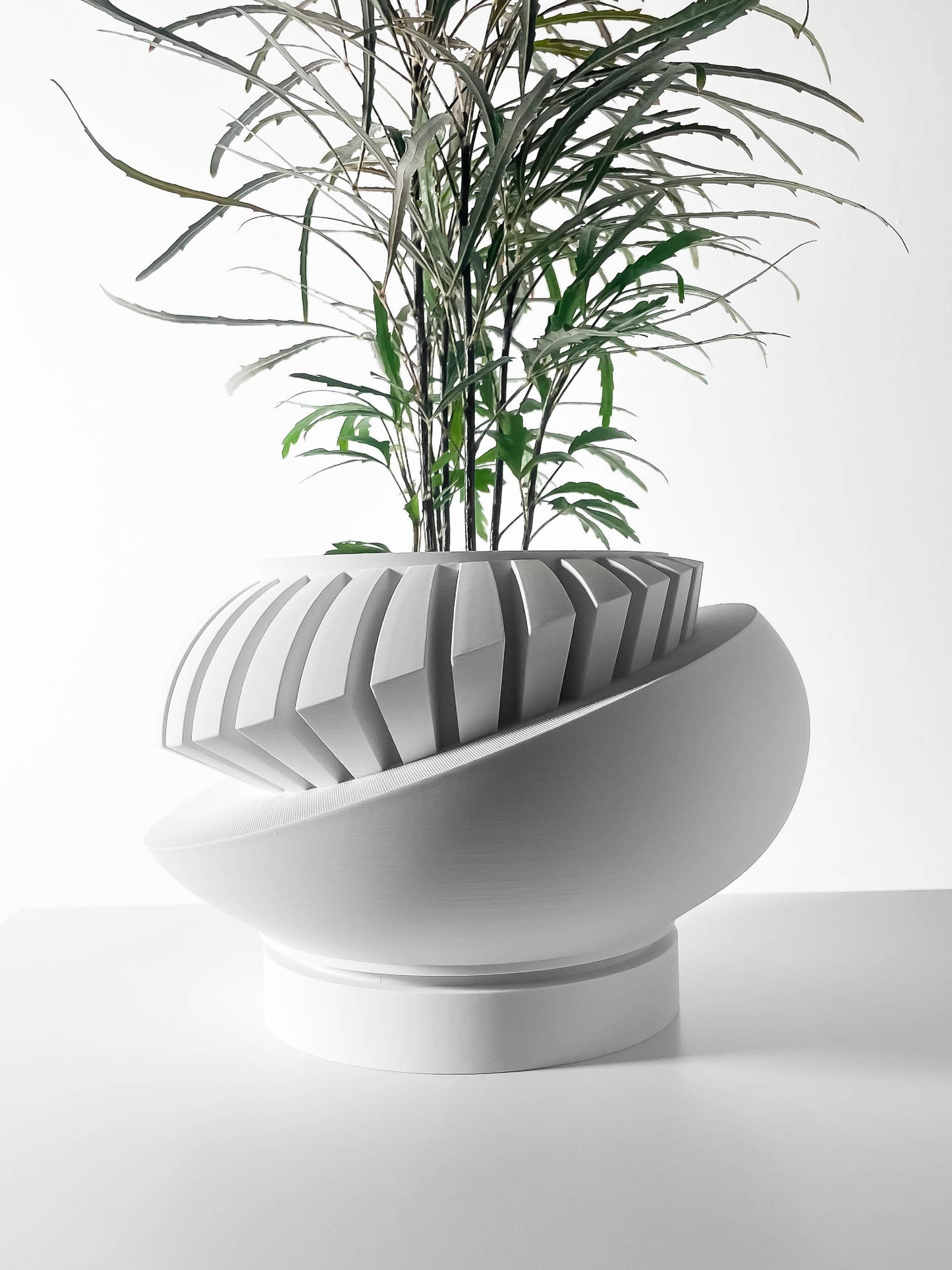 Luxar Planter Pot