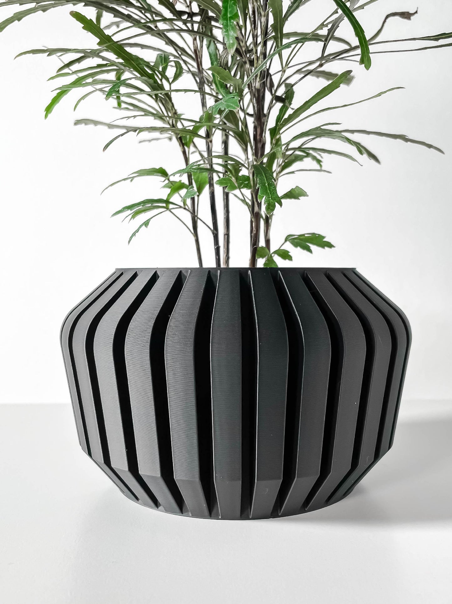 Vaki Planter Pot