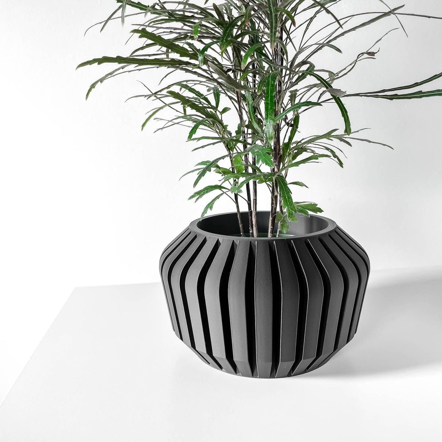 Vaki Planter Pot