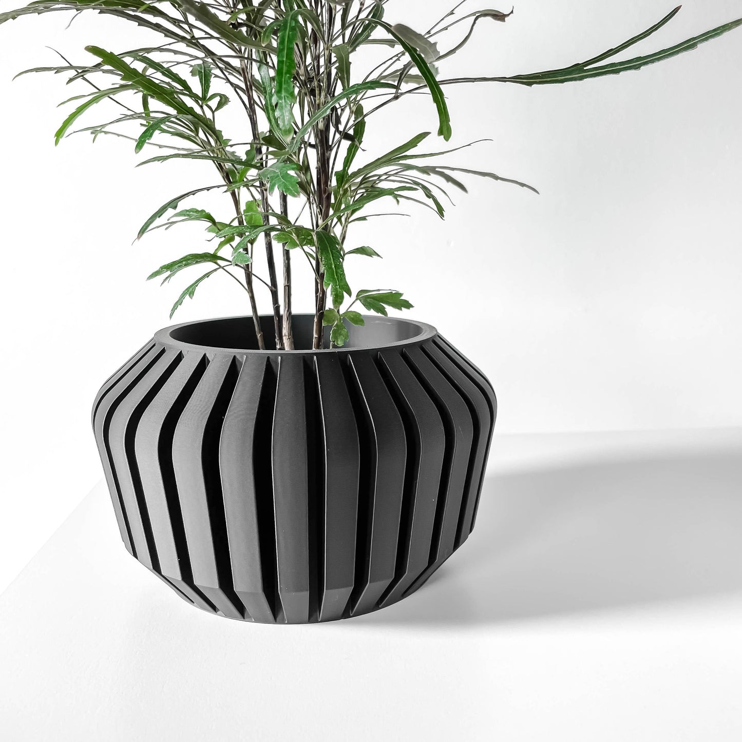 Vaki Planter Pot